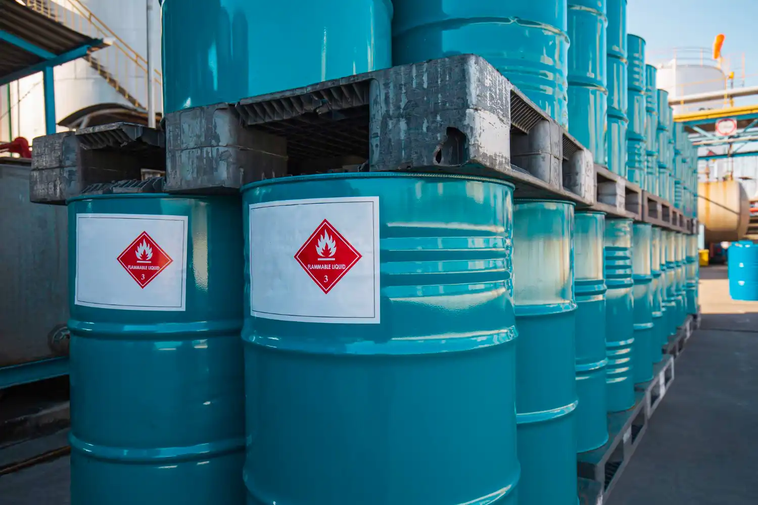 Con licencia vigente para todo tipo de mercancías peligrosas.